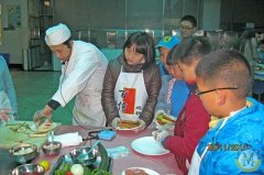 學(xué)習(xí)社區(qū)之三：親子活動(dòng)《制作三明治》