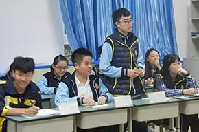  我的戀愛我來“談”——高二四班“群英杯”辯論活動(dòng) 