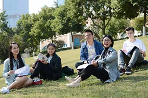  IB中文課|每年開學(xué)伊始，DP學(xué)生都會收到這樣一份書單...... 