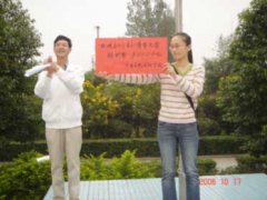 我校為2006屆考取清華大學的林峴志同學頒發獎學金（18/10/06）